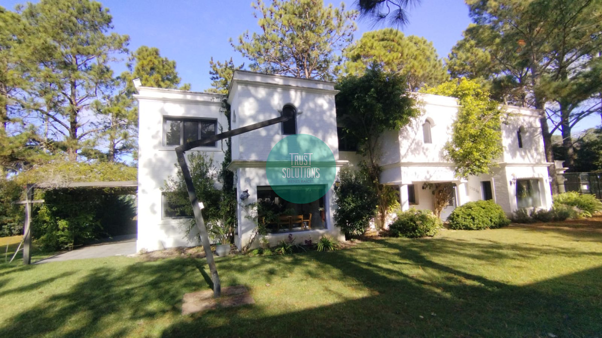 Casa ID.1379 - Venta Alquiler Anual y de Temporada Casa 5 suites y dep de huéspedes Brava Punta con Piscina 