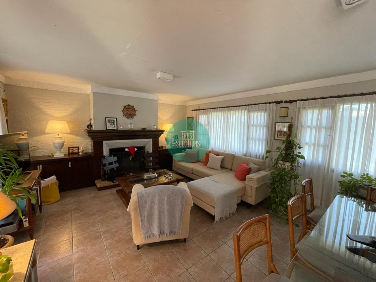 Casa ID.337 - Venta y Alquiler Anual Casa Lugano Punta 4 D Piscina 