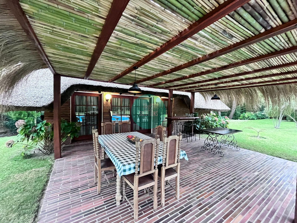 Casa ID.219 - Alquiler temporada Espectacular Casa 6D Golf Punta con Piscina y 10.000 m2 de Parque 