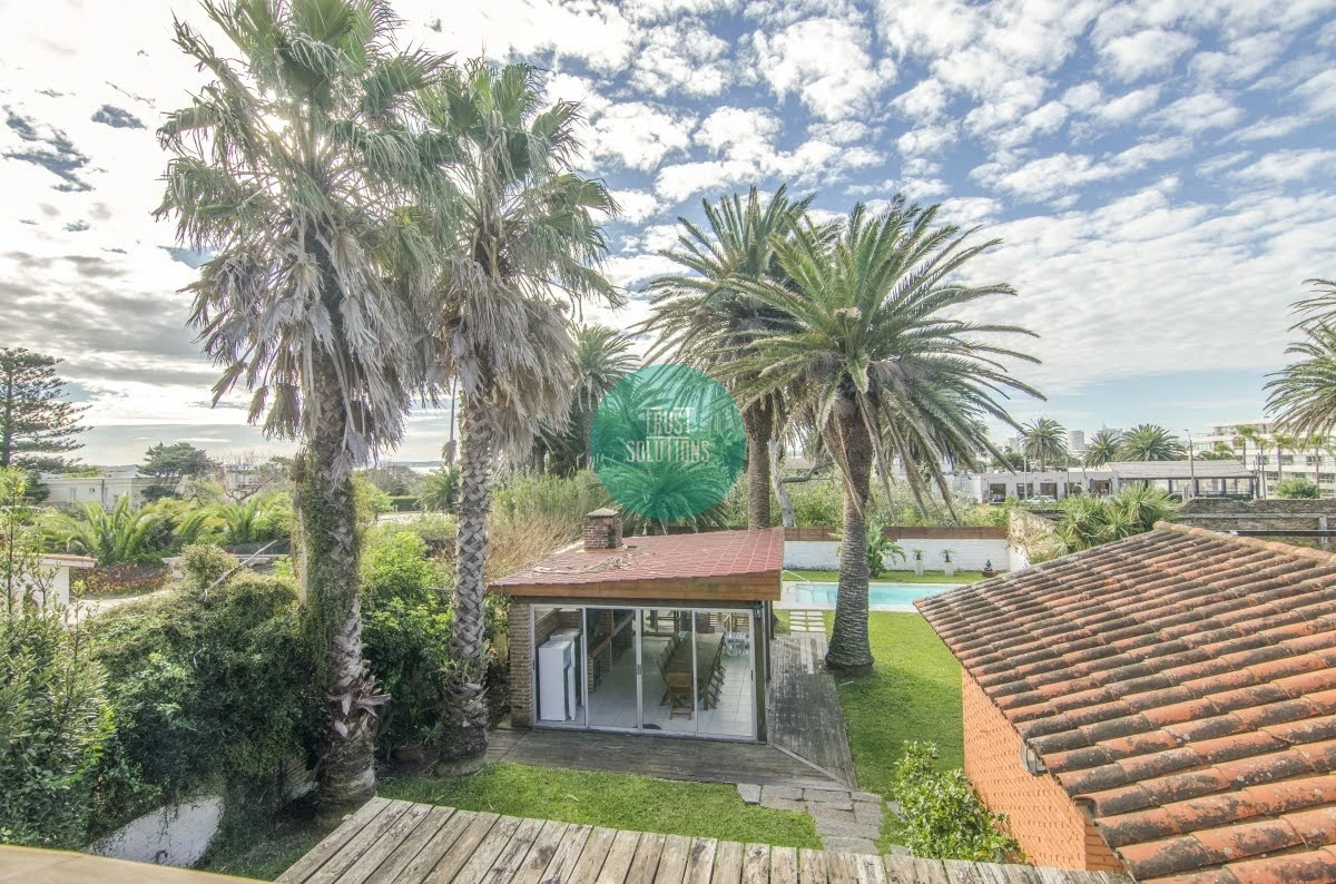 Casa ID.108 - Venta Alquiler Anual y de temporada excelente Casa 6D en la zona del Faro Punta con Piscina y Barbacoa  