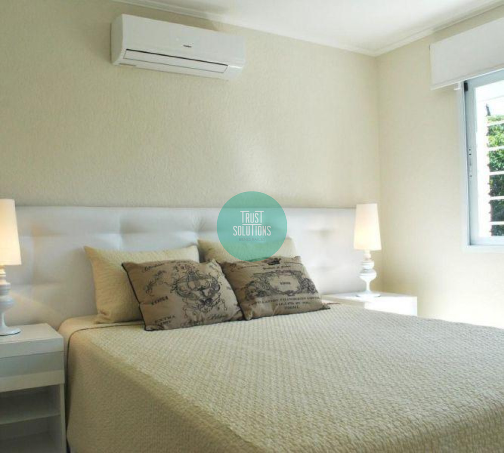 Casa ID.319 - Venta Alquiler Anual y de Temporada Casa 4D y dep de serv Mansa Punta con Piscina climatizada 