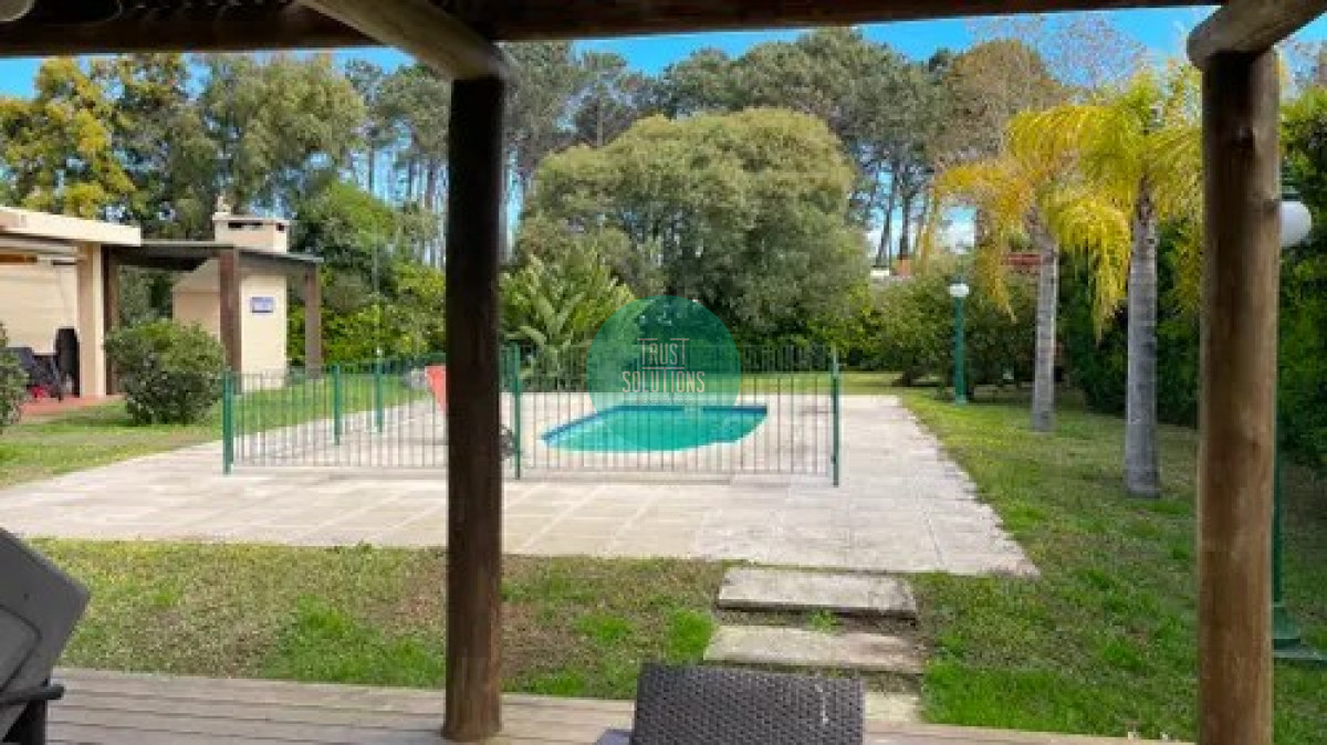 Casa ID.315 - Alquiler temporada Casa 4D y dep Lugano Punta con Piscina y cancha tenis 