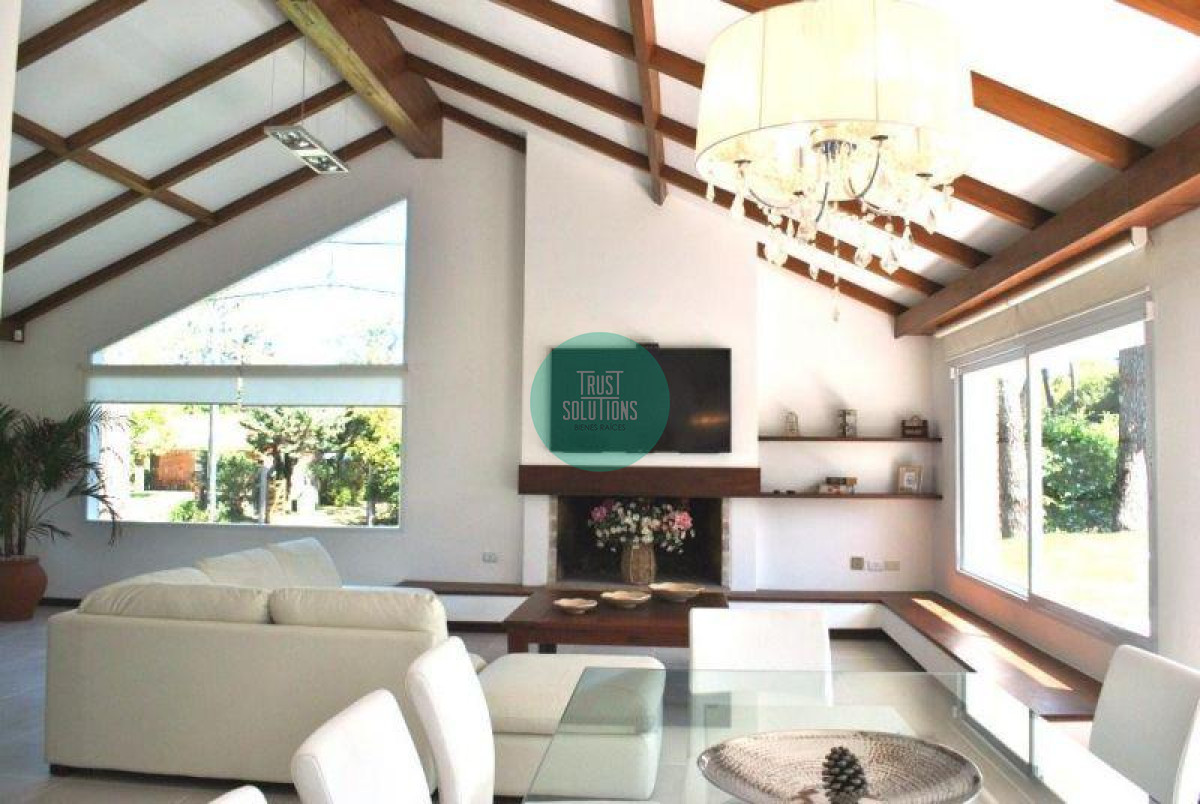 Casa ID.319 - Venta Alquiler Anual y de Temporada Casa 4D y dep de serv Mansa Punta con Piscina climatizada 