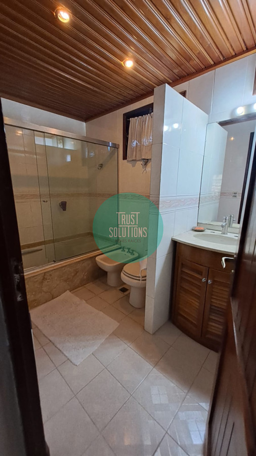 Casa ID.491 - Venta y Alquiler de Temporada Casa 4D y dep de serv Mansa Punta con Piscina a mts del mar