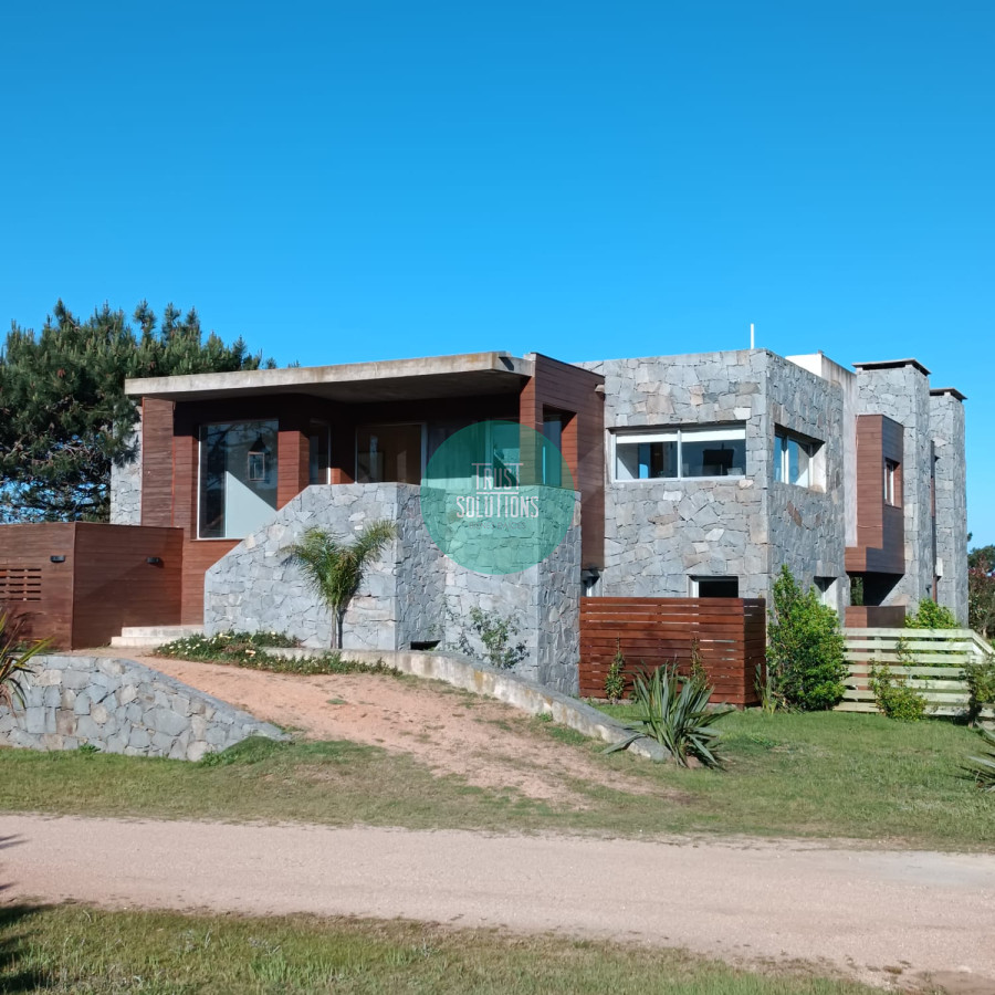 Casa ID.62 - Venta y Alquiler Temporada Espectacular Casa 5 suites y dep serv José Ignacio Punta con Piscina climatizada 