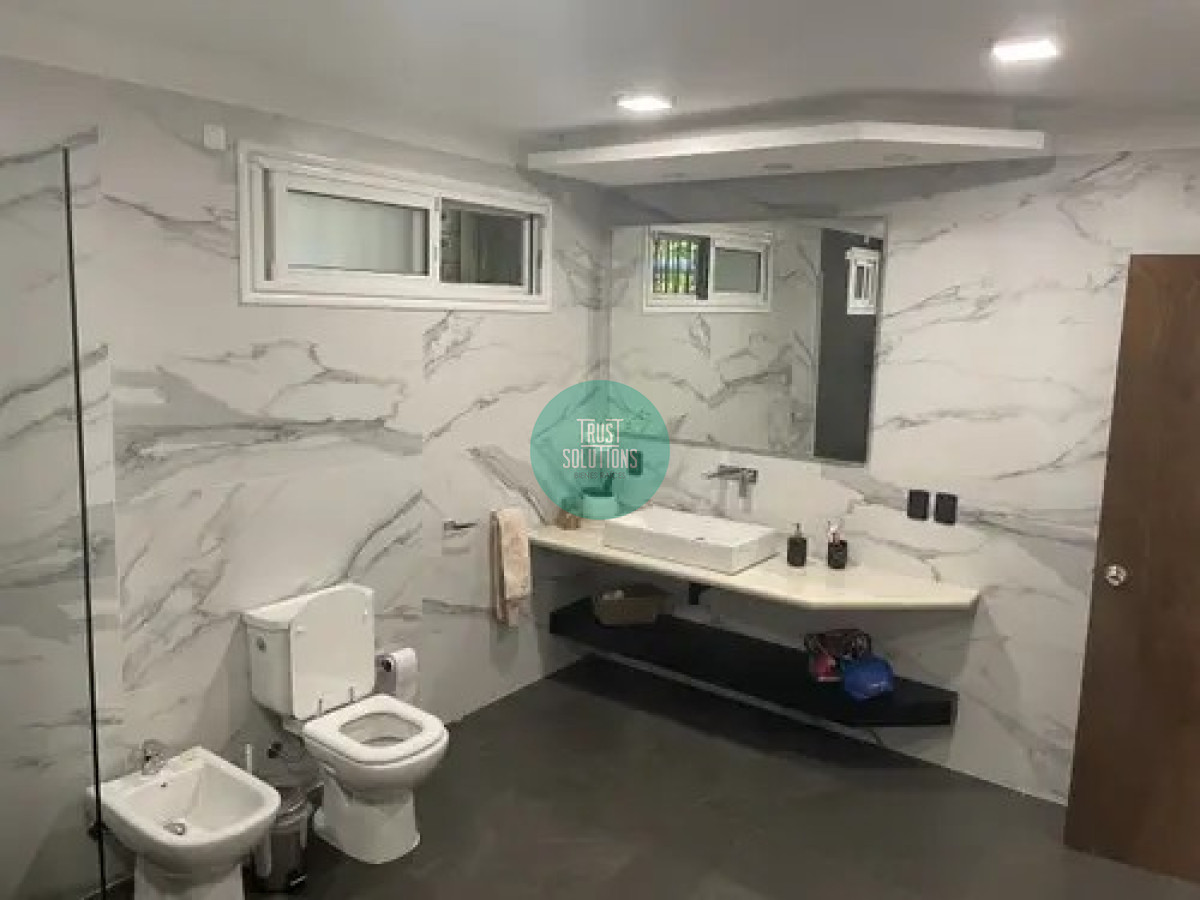Casa ID.826 - Venta y Alquiler Anual Casa 5D Lugano Punta con Piscina y Barbacoa 