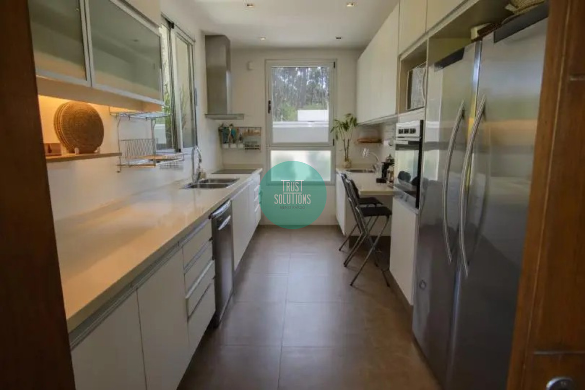 Casa ID.897 - Venta y Alquiler Temporada Divina Casa 4D y dep serv Rincón del Indio Punta 