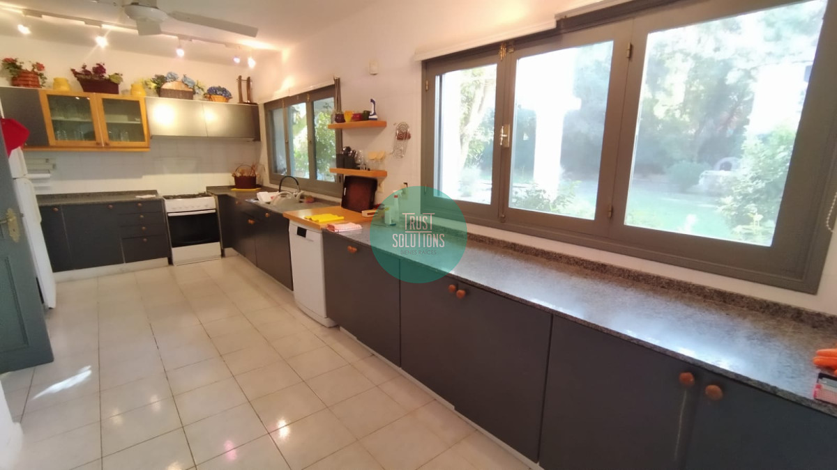 Casa ID.1379 - Venta Alquiler Anual y de Temporada Casa 5 suites y dep de huéspedes Brava Punta con Piscina 