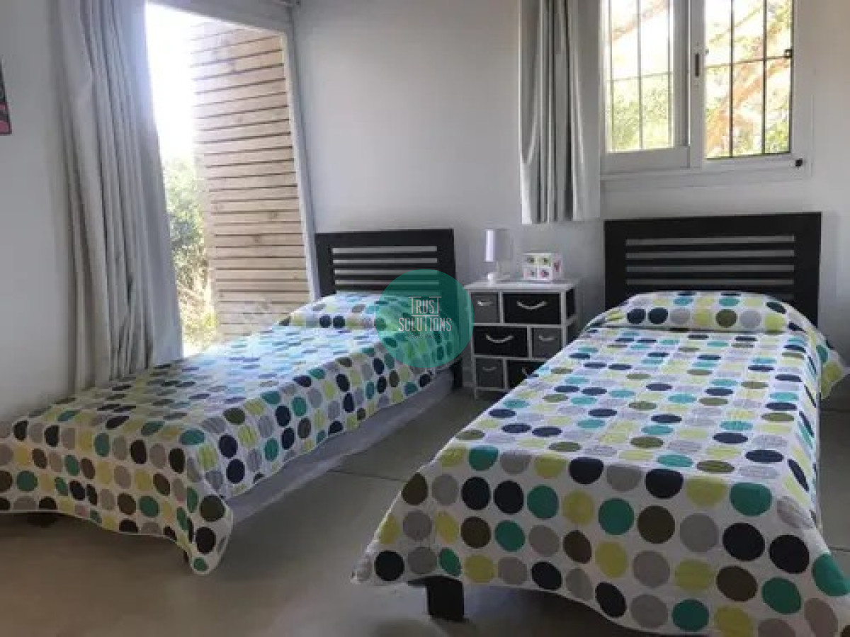 Casa ID.898 - Alquiler Anual  Casa 4D Rincón del Indio Punta con Piscina climatizada 