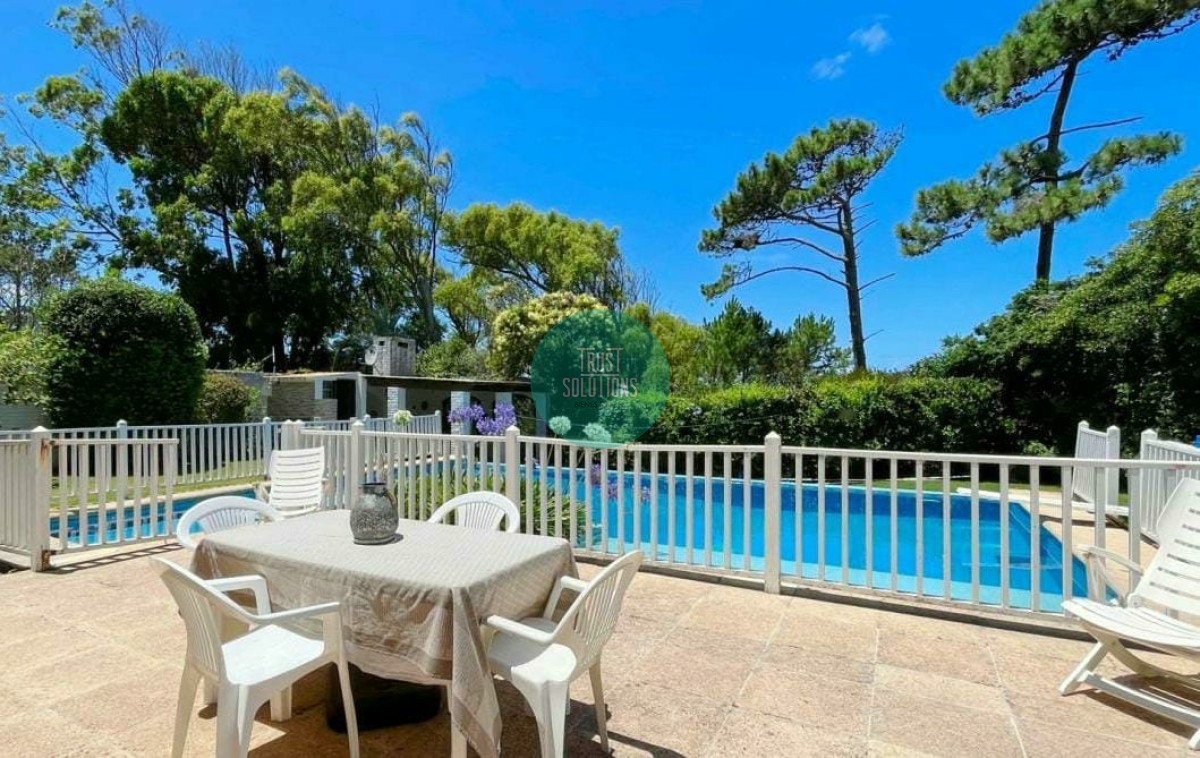 Casa ID.51 - Venta y Alquiler Temporada Casa 4D San Rafael Punta con Piscina a metros del mar 