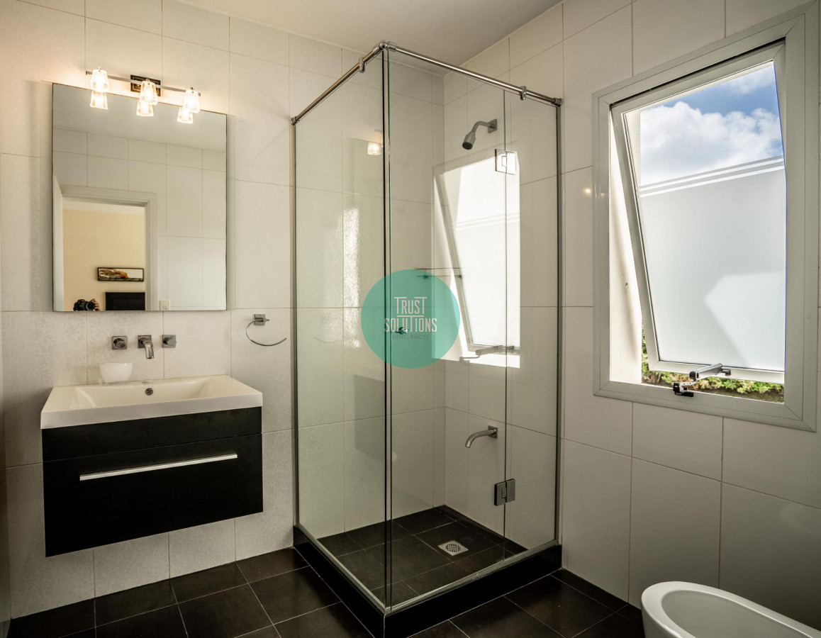 Casa ID.469 - Venta y Alquiler Anual  Casa 4D y dep de serv Barrio Privado Mansa con Piscina climatizada 