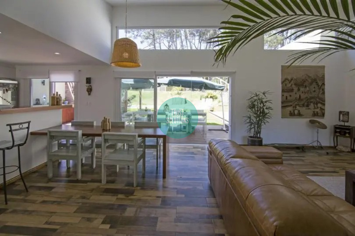 Casa ID.481 - Alquiler Anual Casa 3D San Rafael Punta con Piscina climatizada y Jacuzzi 