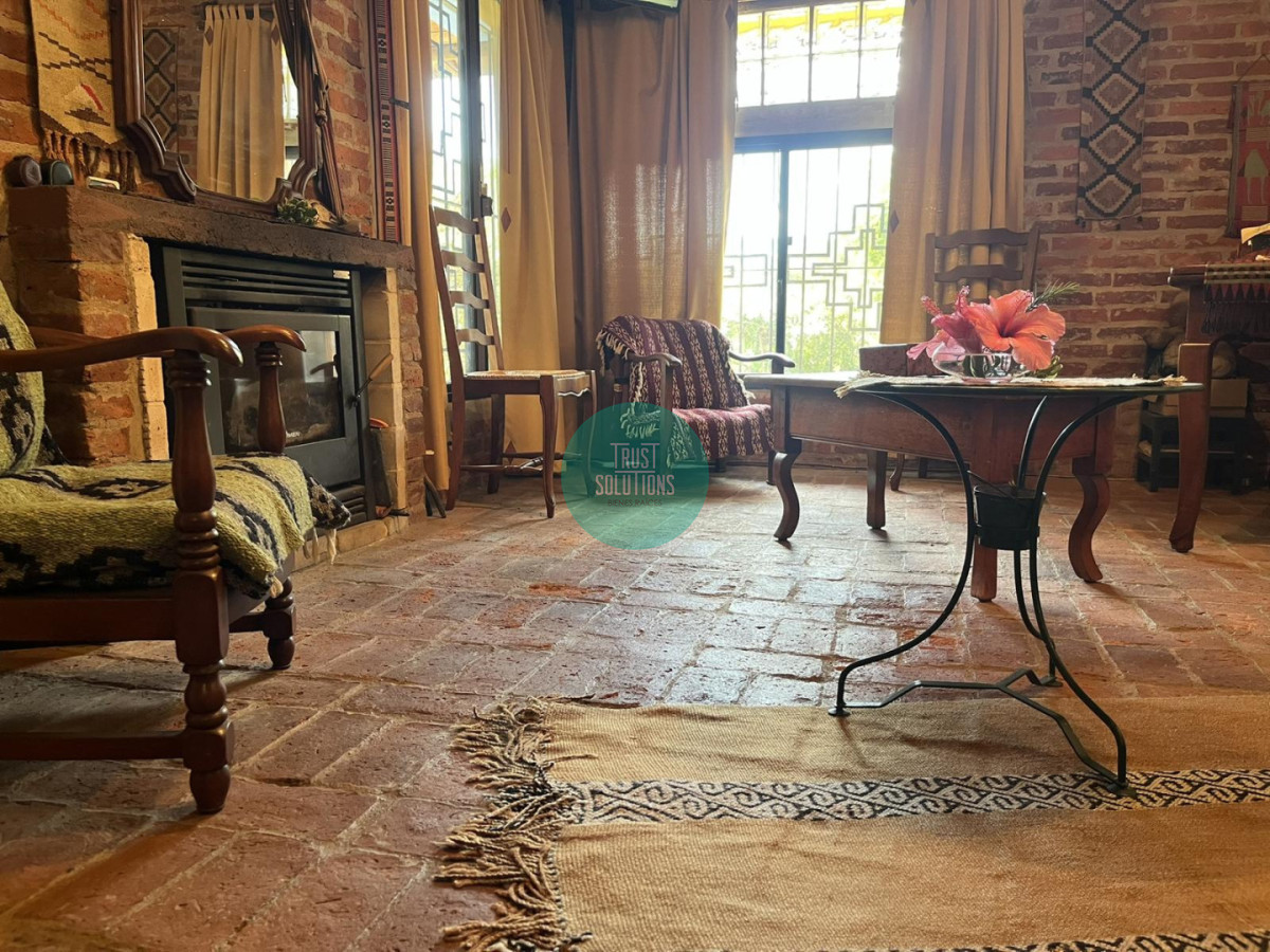 Casa ID.1858 - Venta Casa de campo en Colonia a pasos de la plaza de toro