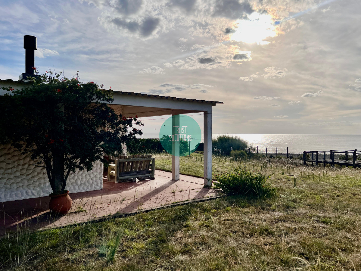 Casa ID.1472 - Hermosa casa sobre la playa con imponente vista al mar
