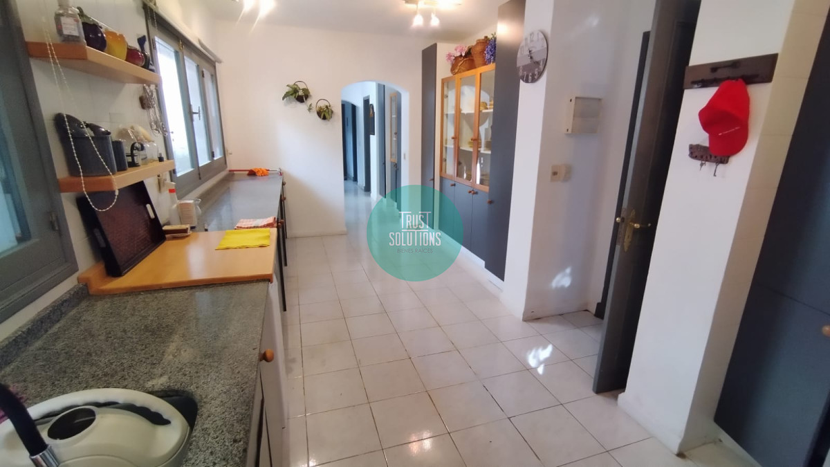 Casa ID.1379 - Venta Alquiler Anual y de Temporada Casa 5 suites y dep de huéspedes Brava Punta con Piscina 