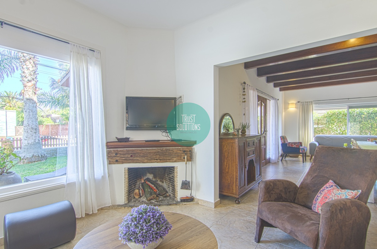 Casa ID.108 - Venta Alquiler Anual y de temporada excelente Casa 6D en la zona del Faro Punta con Piscina y Barbacoa  