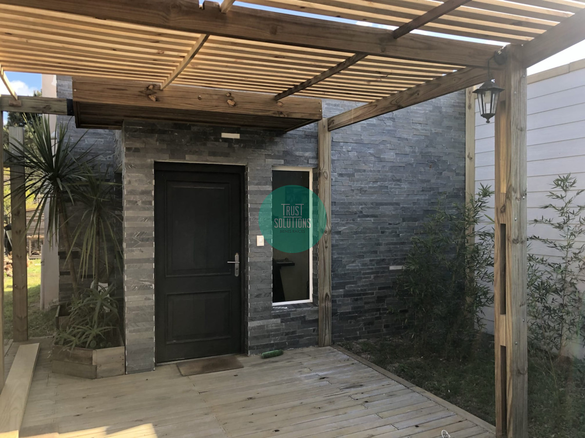 Casa ID.1008 - Venta y Alquiler Anual Casa Punta Barrio Privado 4D 