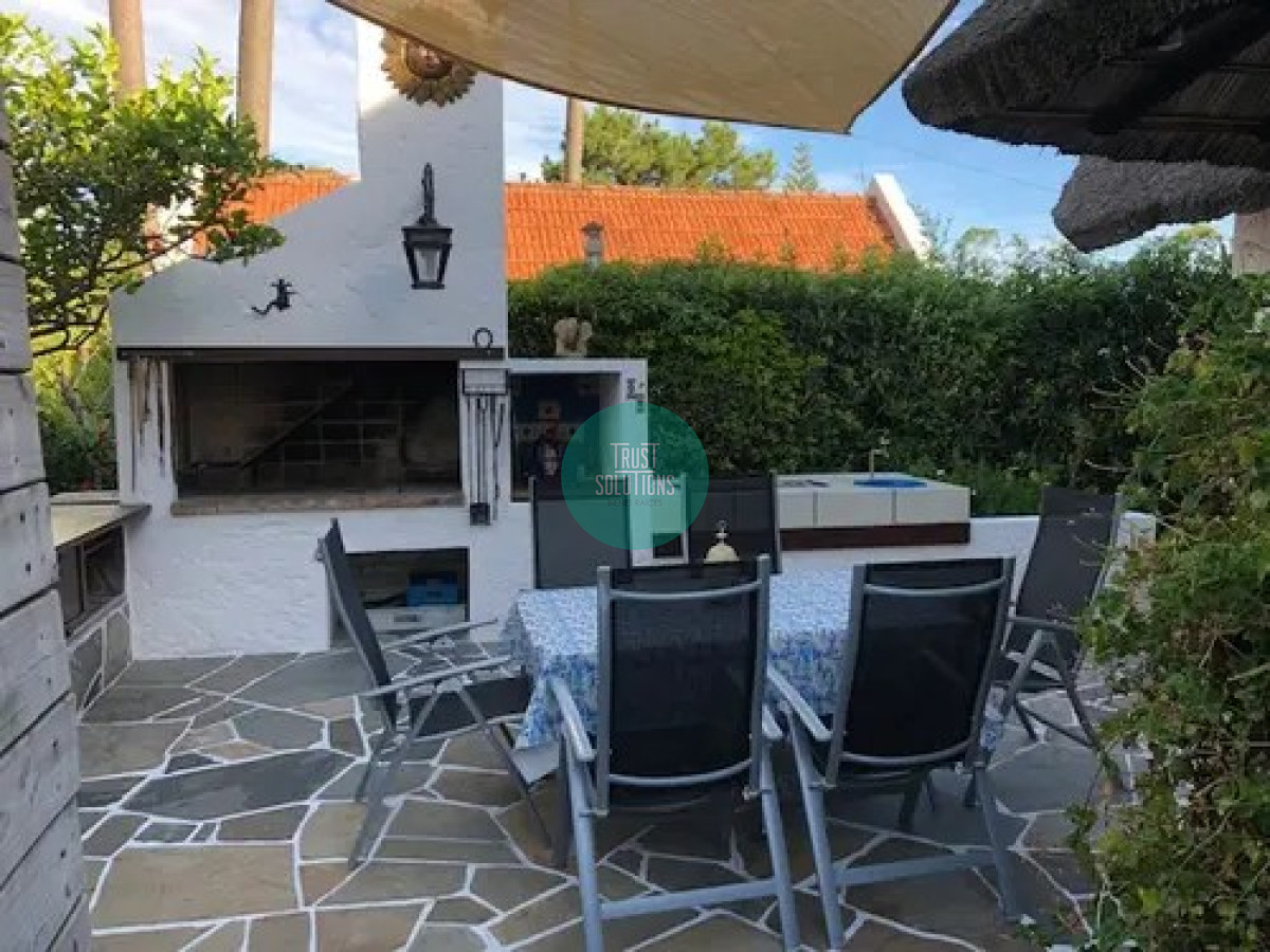 Casa ID.710 - Alquiler temporada Casa 5D Pinares Punta con Piscina climatizada a metros del mar 