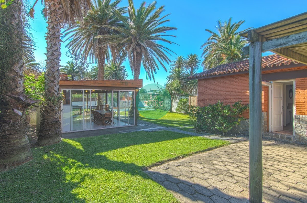 Casa ID.108 - Venta Alquiler Anual y de temporada excelente Casa 6D en la zona del Faro Punta con Piscina y Barbacoa  