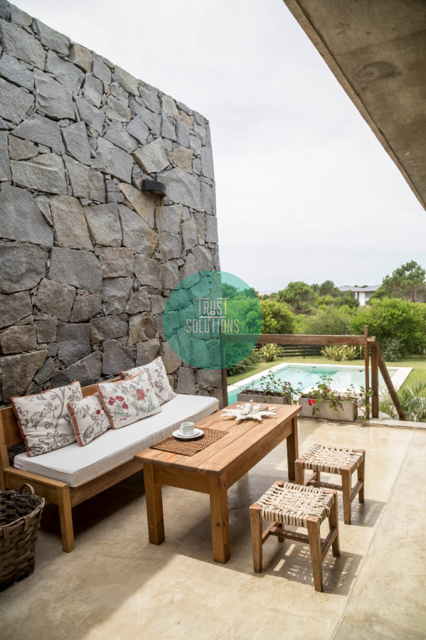 Casa ID.62 - Venta y Alquiler Temporada Espectacular Casa 5 suites y dep serv José Ignacio Punta con Piscina climatizada 