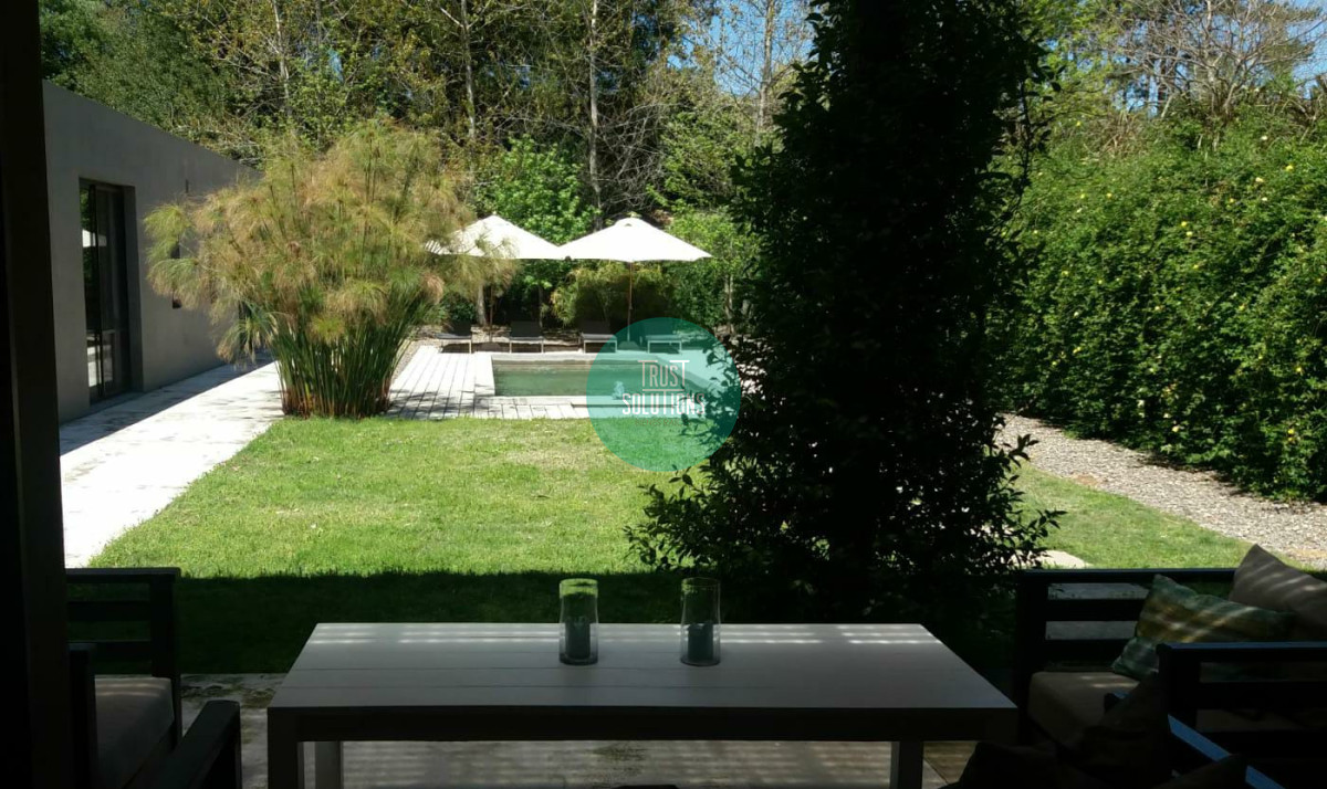 Casa ID.607 - Venta y Alquiler Anual Casa 3D y dep serv Barrio privado Lugano con Piscina  