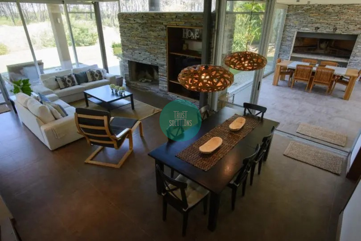 Casa ID.897 - Venta y Alquiler Temporada Divina Casa 4D y dep serv Rincón del Indio Punta 