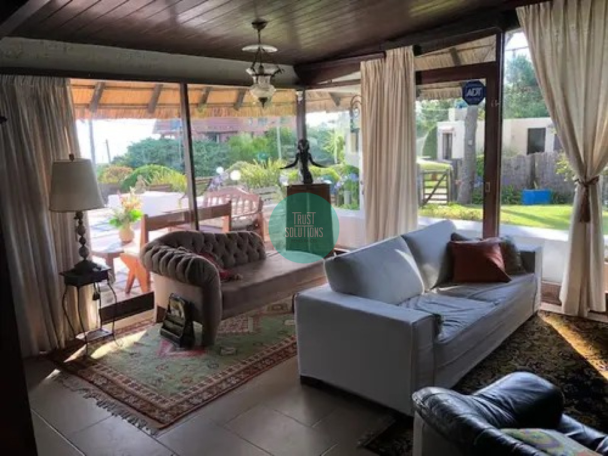 Casa ID.710 - Alquiler temporada Casa 5D Pinares Punta con Piscina climatizada a metros del mar 