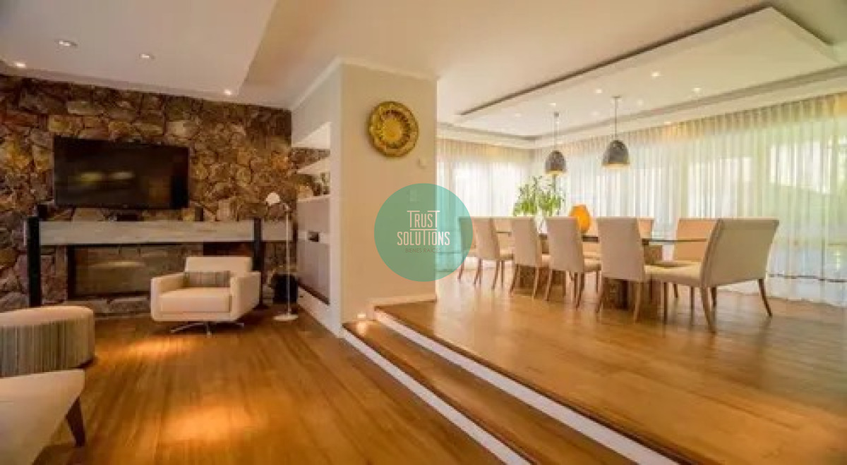 Casa ID.466 - Venta y Alquiler Anual Importante Casa 6D Mansa Punta con Piscina climatizada 