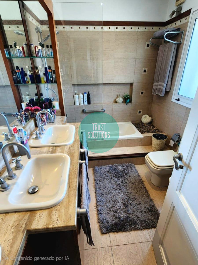 Casa ID.1425 - VENTA DE ESTUPENDA CASA EN EL PUERTO DEL BUCEO A METROS DEL MAR Y DEL LICEO FRANCES 