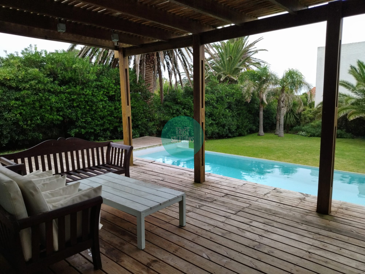 Casa ID.89 - Venta Casa Faro Punta 4D dep huéspedes y Piscina 