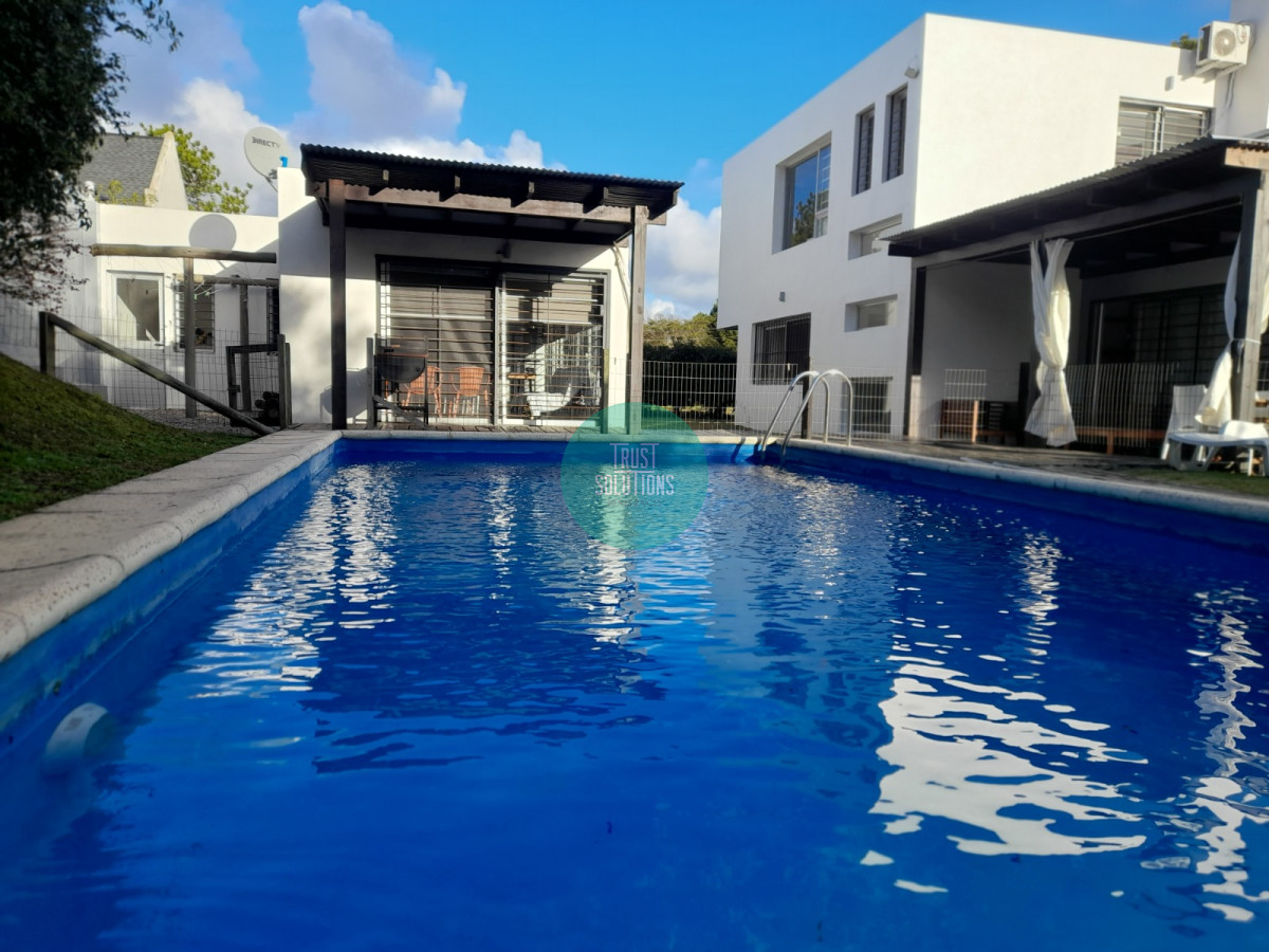 Casa ID.404 - Venta Divina Casa 4D  Rincón del indio Punta con Piscina y Barbacoa 
