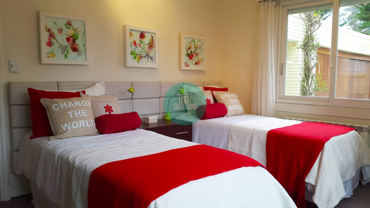Casa ID.470 - Venta Alquiler Anual y de Temporada Casa 4D y dep de serv Mansa Punta con Piscina climatizada y Amplia Barbacoa 