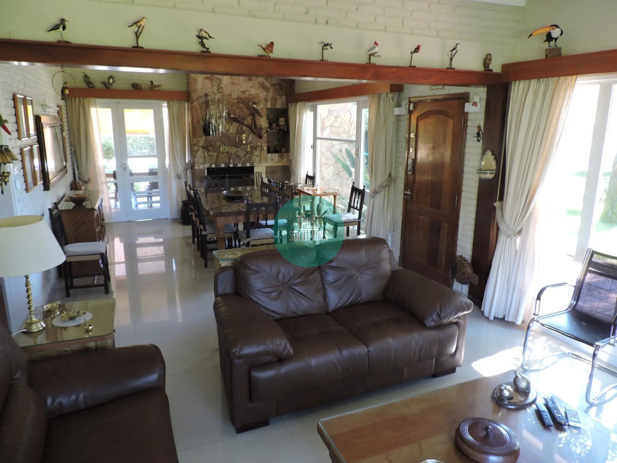 Casa ID.315 - Alquiler temporada Casa 4D y dep Lugano Punta con Piscina y cancha tenis 