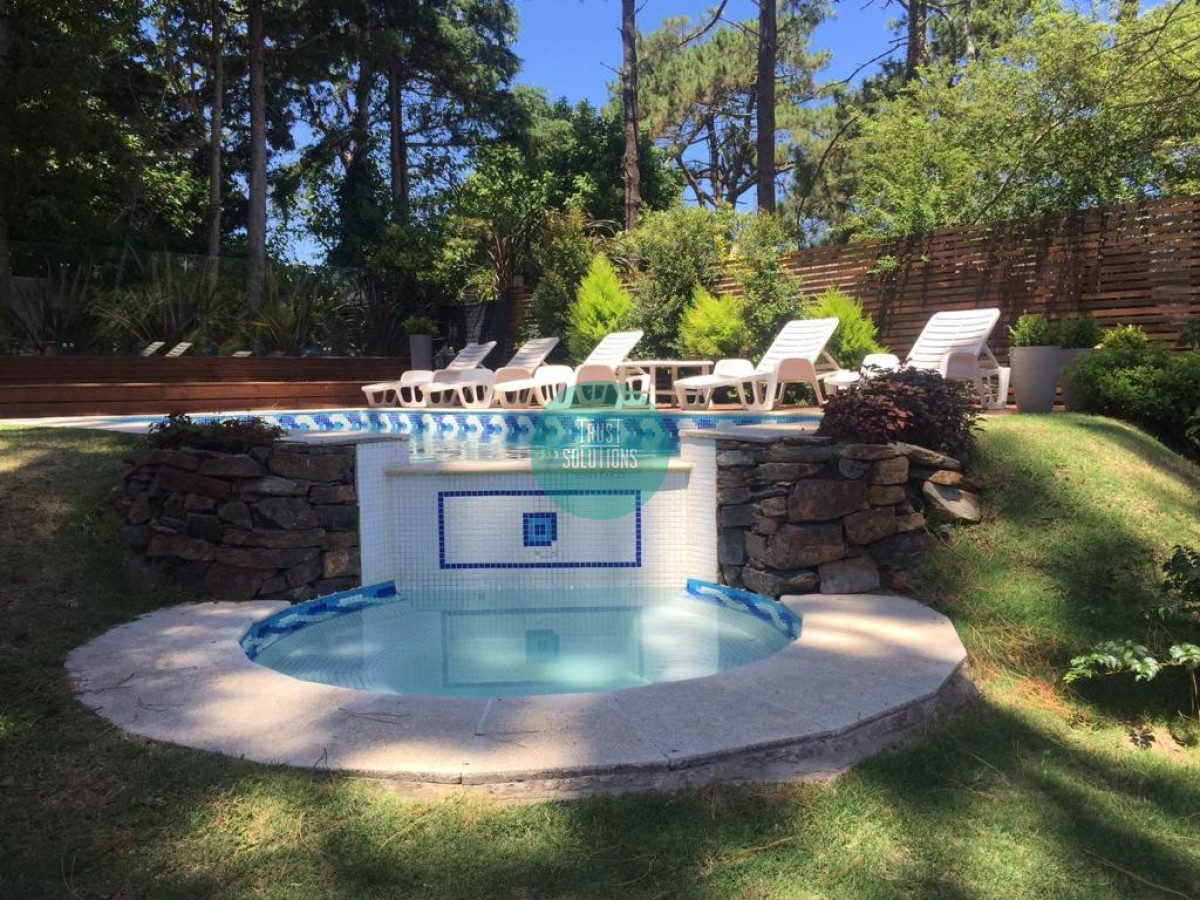 Casa ID.312 - Alquiler Anual Casa 3D y dep de serv Mansa Punta con Piscina climatizada 