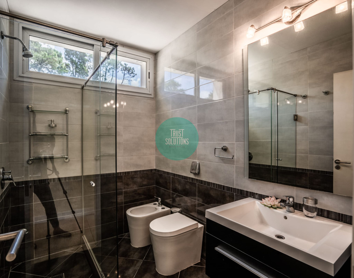 Casa ID.469 - Venta y Alquiler Anual  Casa 4D y dep de serv Barrio Privado Mansa con Piscina climatizada 