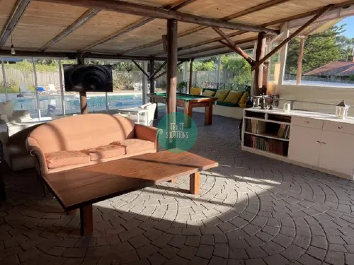 Casa ID.826 - Venta y Alquiler Anual Casa 5D Lugano Punta con Piscina y Barbacoa 
