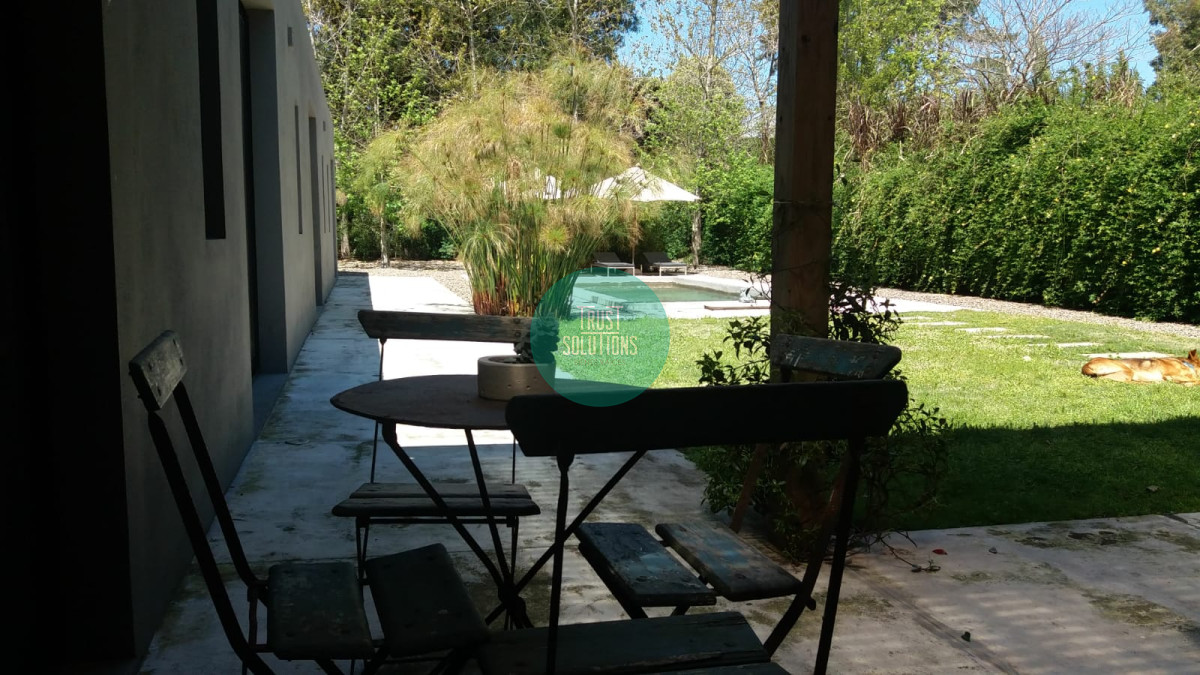 Casa ID.607 - Venta y Alquiler Anual Casa 3D y dep serv Barrio privado Lugano con Piscina  