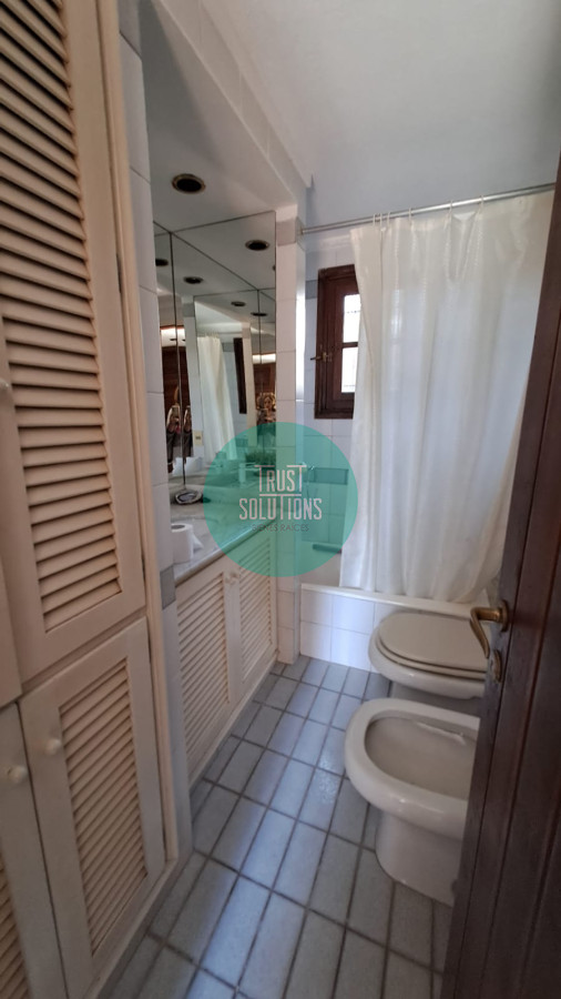 Casa ID.491 - Venta y Alquiler de Temporada Casa 4D y dep de serv Mansa Punta con Piscina a mts del mar