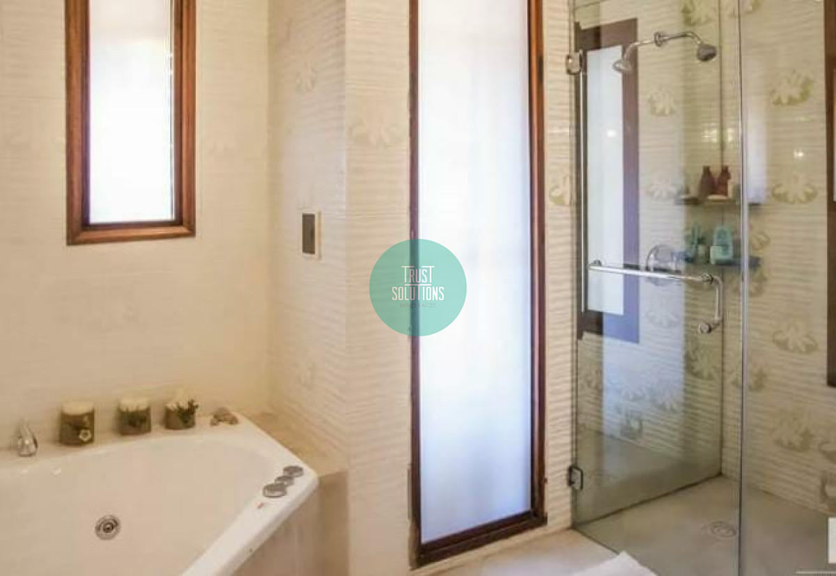 Casa ID.851 - Venta y Alquiler de Temporada Casa 5D Lugano Punta con Piscina climatizada y Barbacoa 