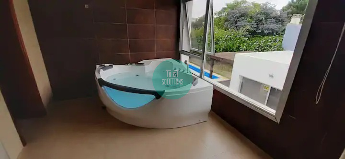 Casa ID.404 - Venta Divina Casa 4D  Rincón del indio Punta con Piscina y Barbacoa 