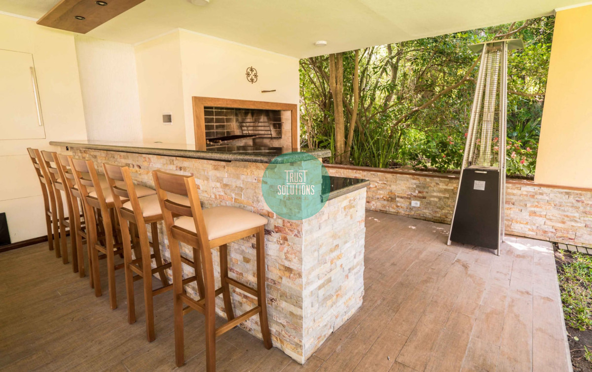 Casa ID.466 - Venta y Alquiler Anual Importante Casa 6D Mansa Punta con Piscina climatizada 