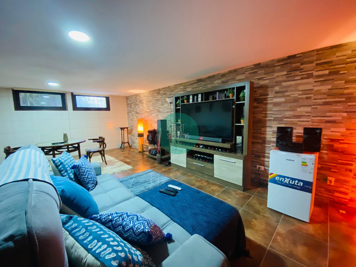 Casa ID.708 - Venta y Alquiler Temporada importante Casa 5D y dep serv Mansa Punta con Piscina 