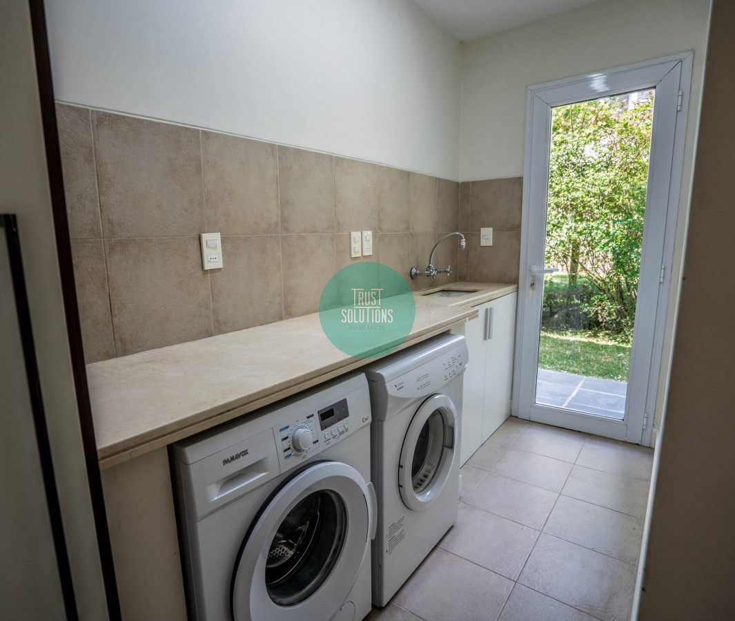 Casa ID.469 - Venta y Alquiler Anual  Casa 4D y dep de serv Barrio Privado Mansa con Piscina climatizada 