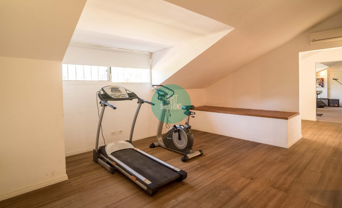 Casa ID.466 - Venta y Alquiler Anual Importante Casa 6D Mansa Punta con Piscina climatizada 