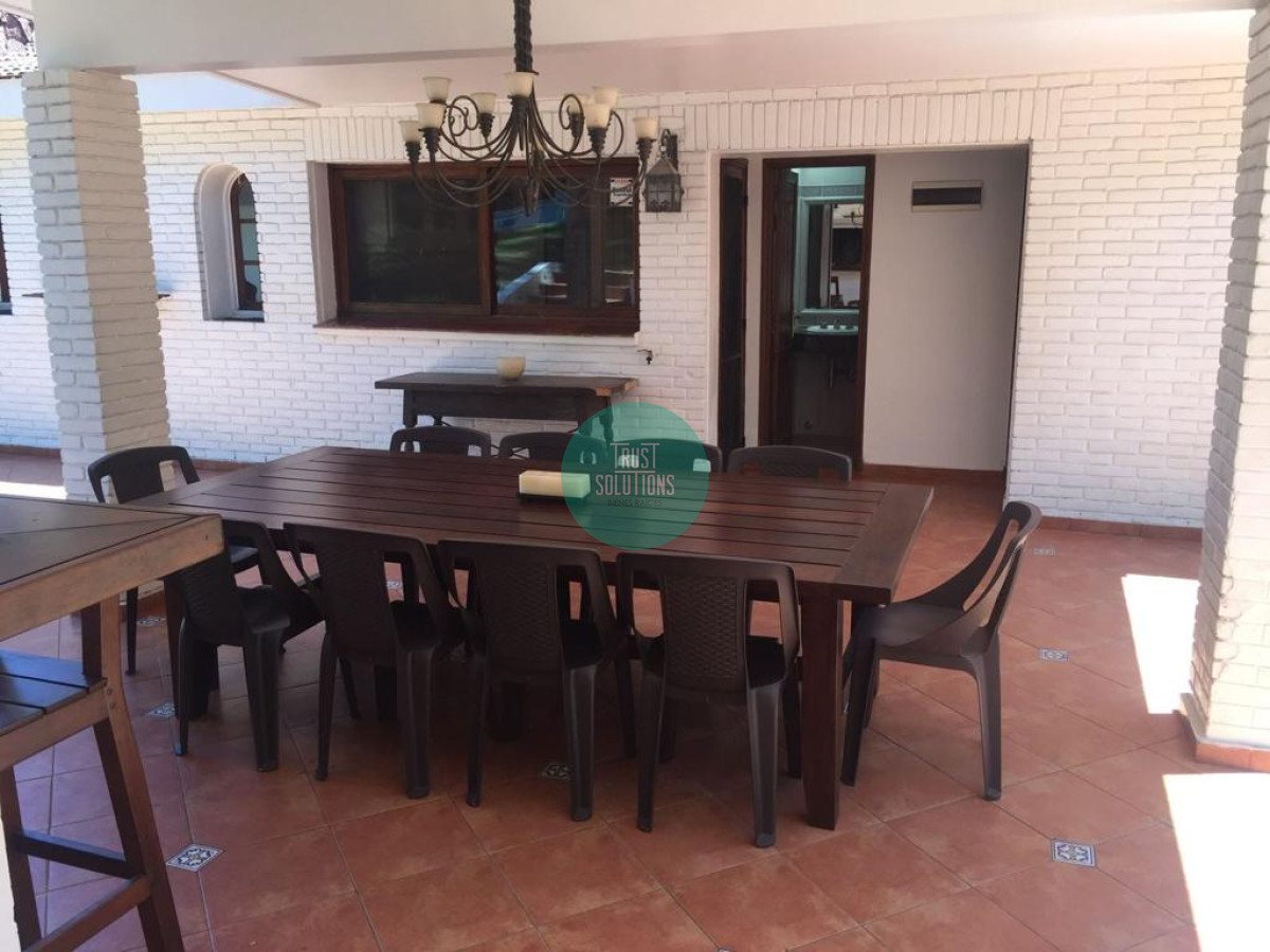 Casa ID.312 - Alquiler Anual Casa 3D y dep de serv Mansa Punta con Piscina climatizada 