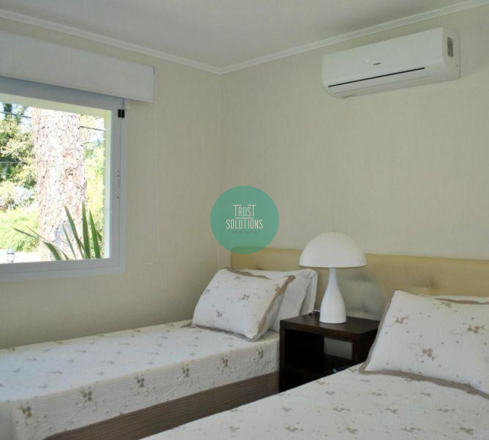 Casa ID.319 - Venta Alquiler Anual y de Temporada Casa 4D y dep de serv Mansa Punta con Piscina climatizada 