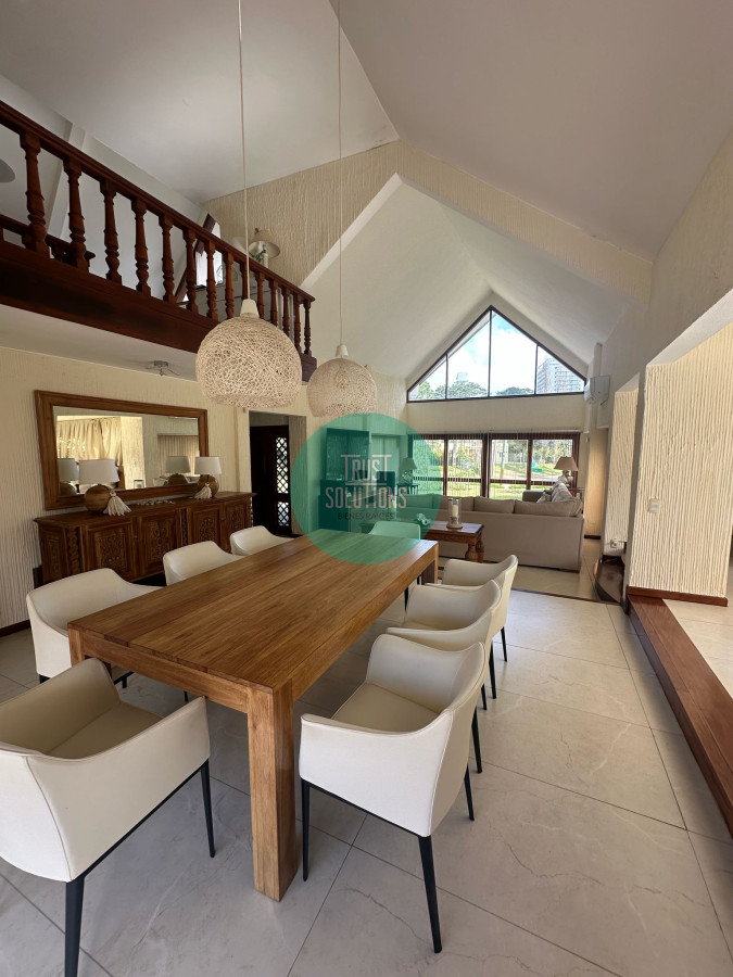 Casa ID.851 - Venta y Alquiler de Temporada Casa 5D Lugano Punta con Piscina climatizada y Barbacoa 