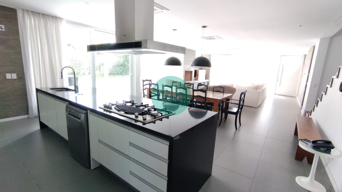 Casa ID.1108 - Venta Casa 5 suites Barrio privado Mansa Punta con Piscina  