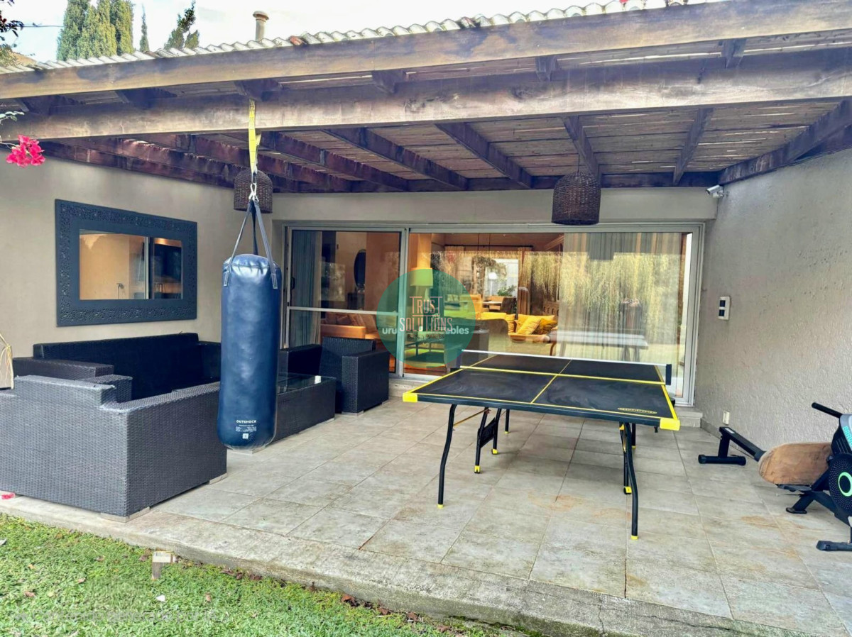 Casa ID.1424 - VENTA Y ALQUILER DE ESTUPENDA CASA EN JARDINES DE CARRASCO