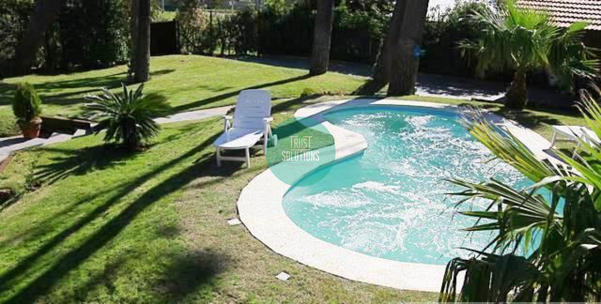 Casa ID.491 - Venta y Alquiler de Temporada Casa 4D y dep de serv Mansa Punta con Piscina a mts del mar